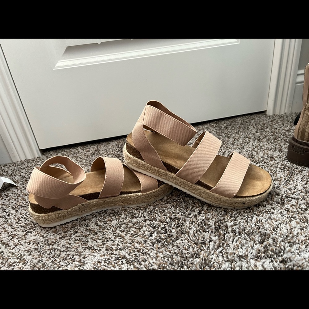 Strap platform sandals